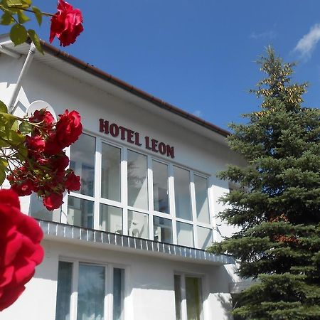 Hotel Leon Бяла-Подляска Экстерьер фото